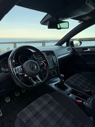Volkswagen Golf GTI Performance 230cv