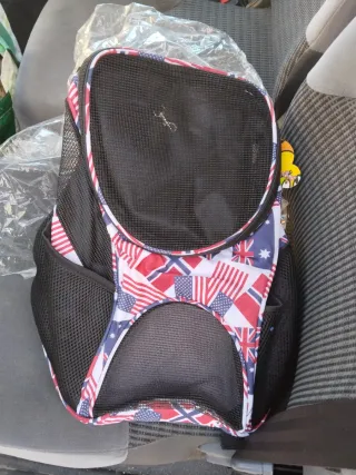 Mochila para perro con diseño de banderas