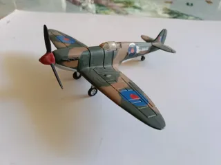 Maquetas Avión Stearman PT17 y Spitfire MK IX