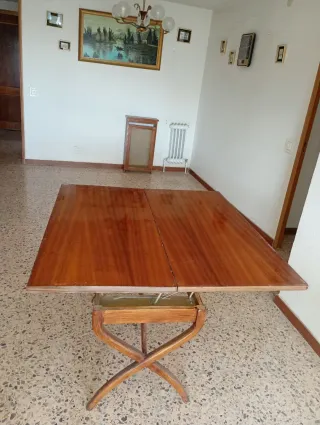 Mesa plegable de madera