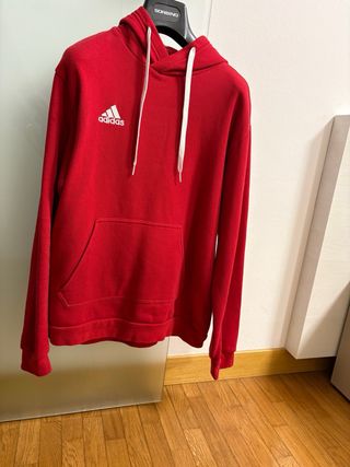 Felpa con cappuccio Adidas rossa.