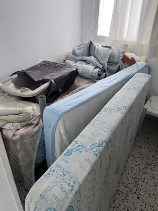 Somier y colchón individual.