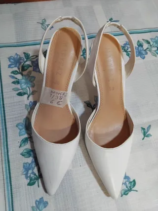 Zapatos de tacón Marypaz beige muy clarito.