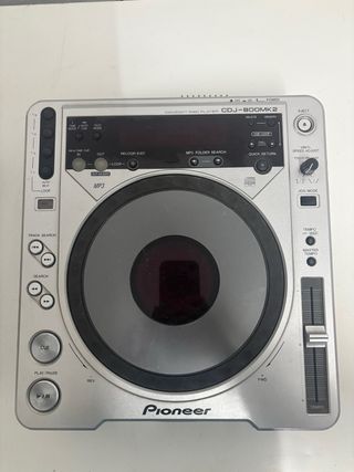 2Pioneer CDJ-800MK2 + Behringer NOX606 (DE REGALO)