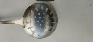 Set di utensili da cucina in legno e metallo con spatola e schiumarola