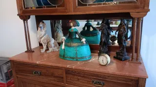 Aparador Modernista con vidriera y mármol