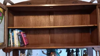 Aparador Modernista con vidriera y mármol