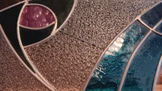 Aparador Modernista con vidriera y mármol