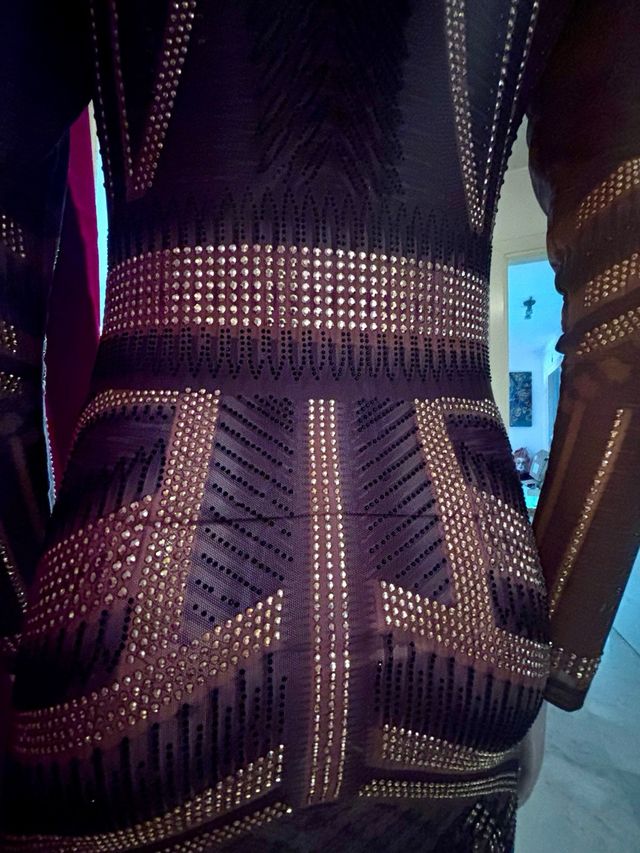 Vestido midi pedrería negro y dorado