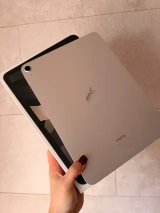 iPad Air 5ª Gen 64GB Argento + Custodia