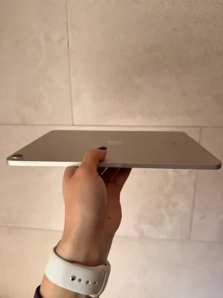 iPad Air 5ª Gen 64GB Argento + Custodia