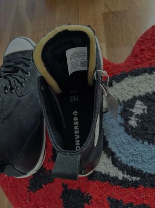 Converse Negras con lengüetas de espuma