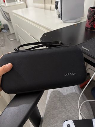 ROG Ally Z1 con funda skull & Co.