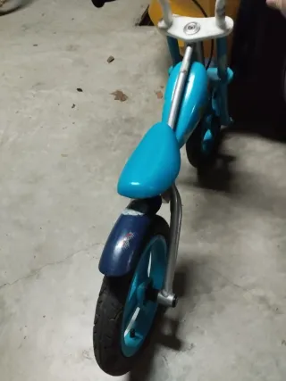 Bici de equilibrio infantil azul