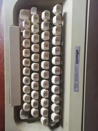 Máquina de escribir Olivetti Lettera 25
