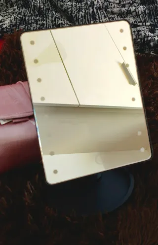 Specchio per trucco con luce LED