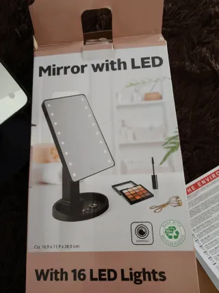 Specchio per trucco con luce LED