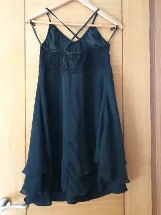 Vestido corto negro tirantes encaje
