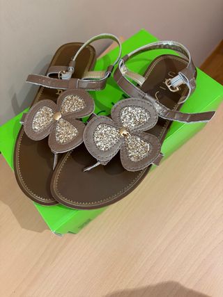 Sandalias Unisa Trébol Dorado Talla 39