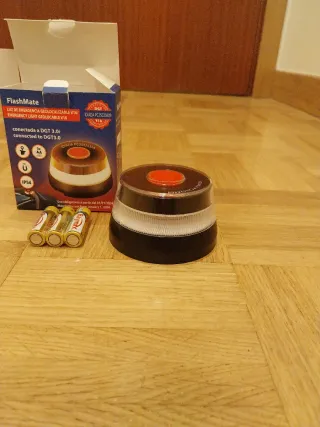 Luz de emergencia V16 geolocalizable DGT