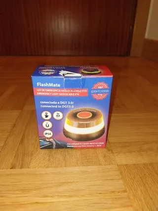 Luz de emergencia V16 geolocalizable DGT