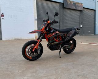 KTM 690 SMC 2022 Supermotard