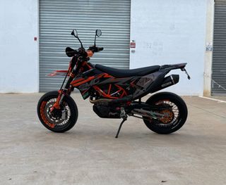 KTM 690 SMC 2022 Supermotard