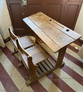 Pupitre escolar de madera antiguo
