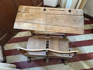 Pupitre escolar de madera antiguo
