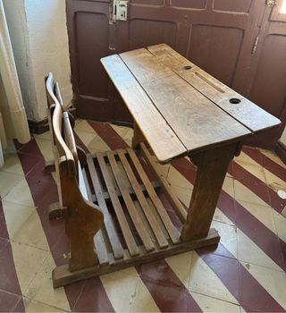 Pupitre escolar de madera antiguo