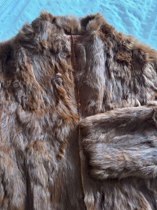 Abrigo de pelo de conejo marrón