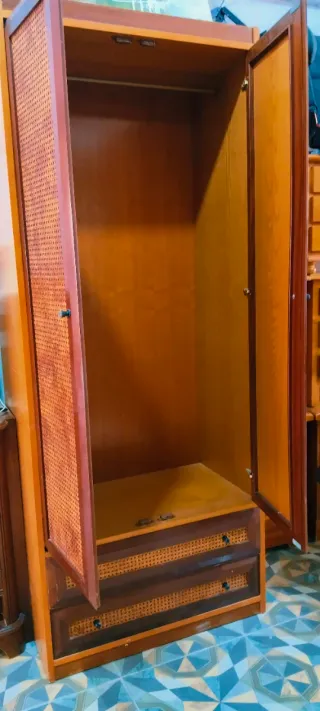 Armario de madera