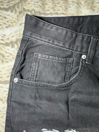 Vaqueros corto talla 44 color negro.