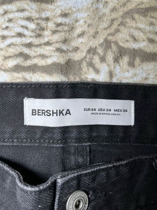 Vaqueros corto talla 44 color negro.