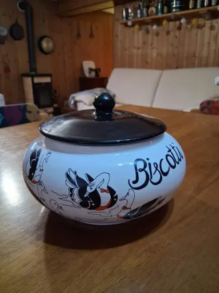 Biscottiera in ceramica con coperchio