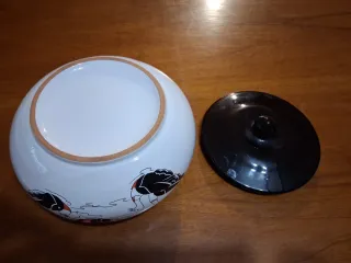 Biscottiera in ceramica con coperchio