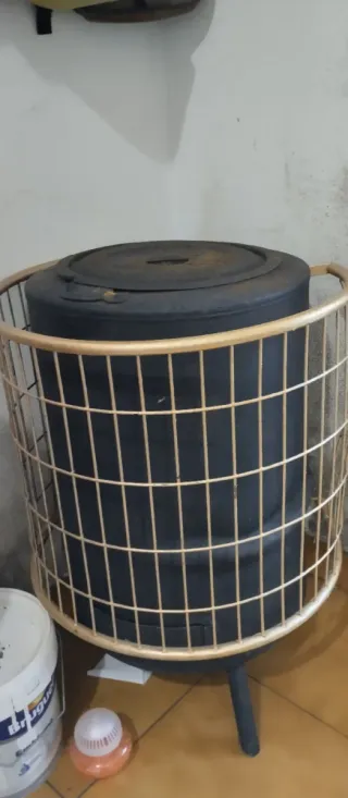 Salamandra de leña lista para usar.