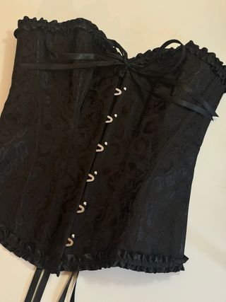 Bellissimo corpetto nero con lacci