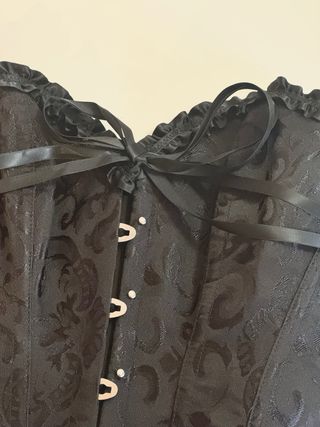 Bellissimo corpetto nero con lacci