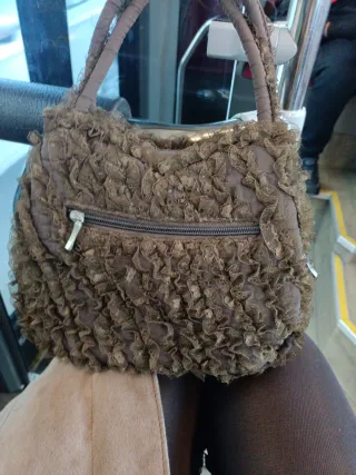 Bolso de fiesta marrón y dorado