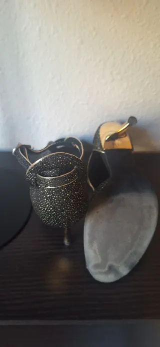 Zapatos de baile Tango negros y dorados