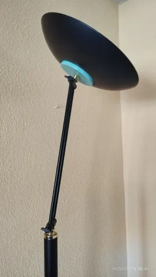 Lámpara de pie halógena negra y azul