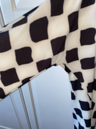 Camisa Who geométrica blanca y negra