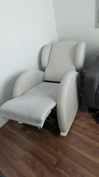 Sillón mecedora extensible gris