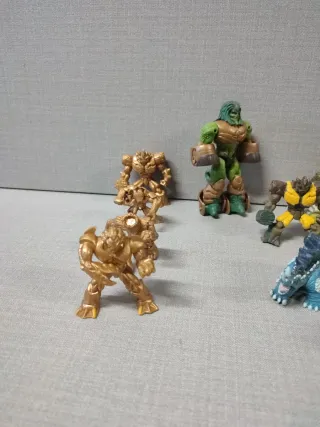 Lote Figuras Gormiti y Reloj