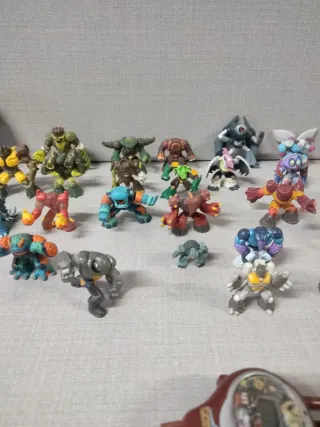 Lote Figuras Gormiti y Reloj