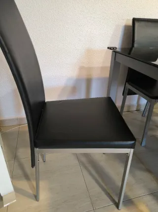 Mesa Comedor Cristal y metal con y 6 Sillas Negras