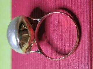 Anillo de oro con perla blanca