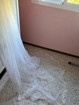 Traje de novia y velo
