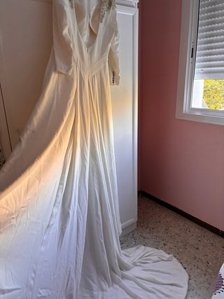 Traje de novia y velo